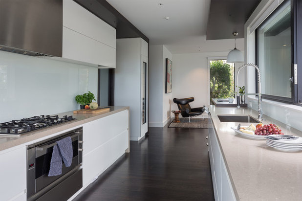 Contemporary Kitchen by Bonham Interior & Architecture
