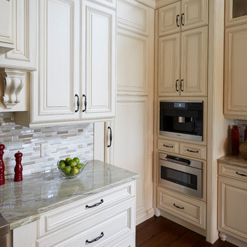 Maitland, Classic Two-Toned Kitchen