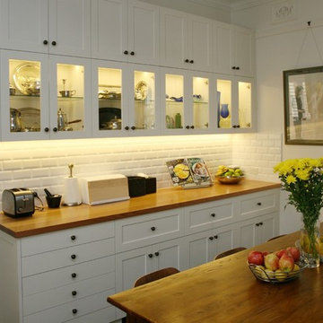 Traditional kitchen with LED lighting