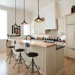 75 Beautiful Light Wood Floor Kitchen With Beige Cabinets Pictures Ideas June 2021 Houzz