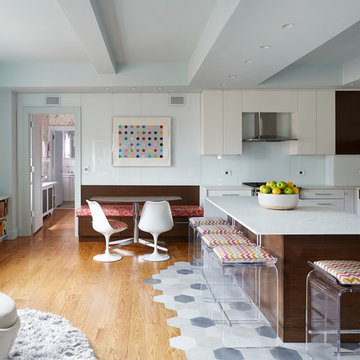Manhattan Contemporary.