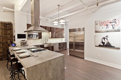 Kitchen - modern kitchen idea in New York