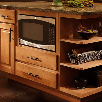 Maple Kitchen Cabinets | Mendota Door Style | CliqStudios