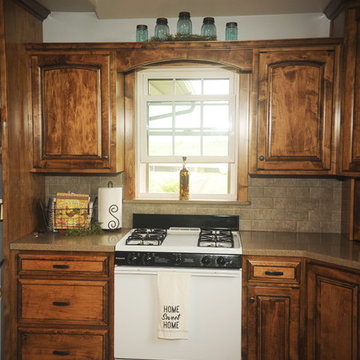 Maple Kitchen Stained & Glaze