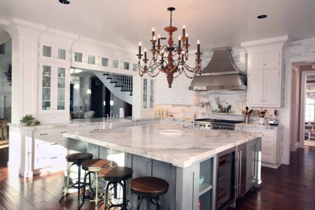 Kitchen by Signature Design & Cabinetry LLC