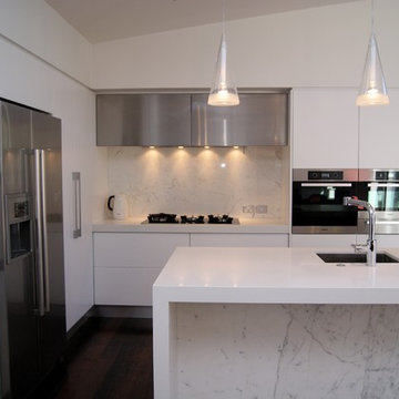 Marble and white kitchen