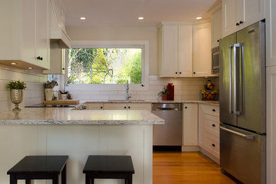 Kitchen - traditional kitchen idea in Vancouver