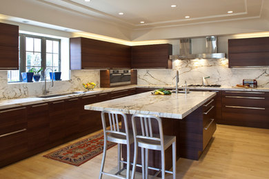 Photo of a contemporary kitchen in Los Angeles with stainless steel appliances.