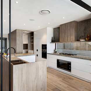 This is an example of a contemporary kitchen in Sydney.