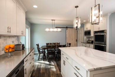 Example of a kitchen design in Milwaukee