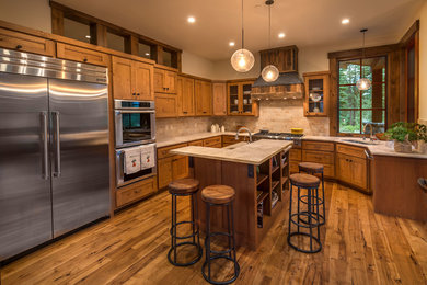 Mountain style kitchen photo in Sacramento