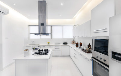 7 White Kitchens That Mix It Up With Accents