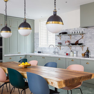 Imagen de cocina comedor en L, tradicional renovada, sin isla, con fregadero bajoencimera, armarios con paneles lisos, puertas de armario verdes, suelo verde y encimeras blancas
