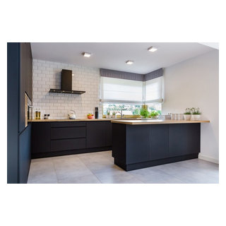 https://st.hzcdn.com/fimgs/pictures/kitchens/matte-black-modern-kitchen-cronos-design-img~8061feba0a748a7a_3106-1-bcbb470-w320-h320-b1-p10.jpg