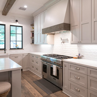 Farmhouse kitchen photos - Country kitchen photo in Houston