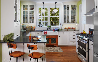 Before and After: Glass-Front Cabinets Set This Kitchen’s Style