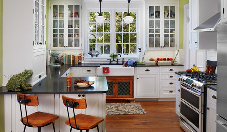 Before and After: Glass-Front Cabinets Set This Kitchen’s Style
