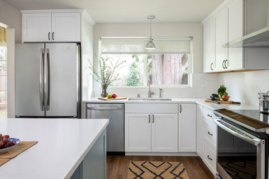 Small traditional l-shaped enclosed kitchen in Seattle with a submerged sink, shaker cabinets, white cabinets, engineered stone countertops, multi-coloured splashback, engineered quartz splashback, stainless steel appliances, vinyl flooring, a breakfast bar, brown floors and multicoloured worktops.