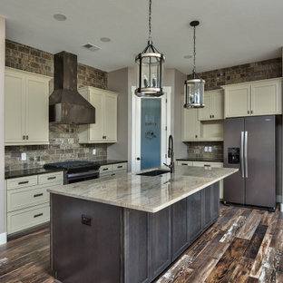 75+ Küchen mit beigen Schränken und Rückwand aus Backstein Ideen