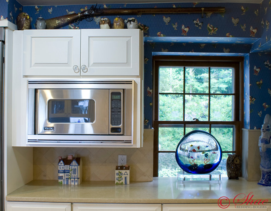 Microwave and Gun Kitchen