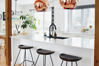Kitchen - mid-century modern kitchen idea in New York