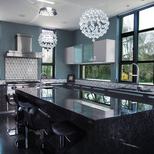 Expansive midcentury l-shaped kitchen in New York with a double-bowl sink, flat-panel cabinets, dark wood cabinets, granite benchtops, multi-coloured splashback, stainless steel appliances, porcelain floors and with island.