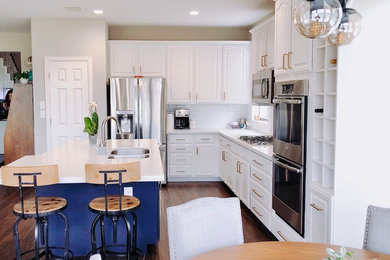 Eat-in kitchen - mid-sized eclectic medium tone wood floor and brown floor eat-in kitchen idea in Houston with an undermount sink, white cabinets, quartzite countertops, white backsplash, porcelain backsplash, stainless steel appliances, an island and yellow countertops