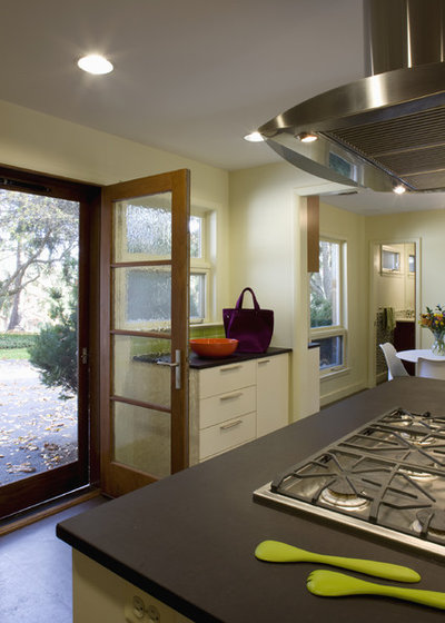 Modern Kitchen by Brennan + Company Architects