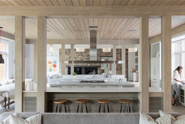 Farmhouse Kitchen by Altura Architects