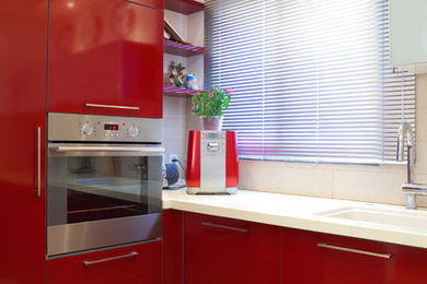 Mini Blinds | Modern Kitchen | Red & White | Bright Contemporary Cabinets
