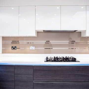 "MIRROR STRIPES ON ANTELOPE COLOUR" glass kitchen splashback