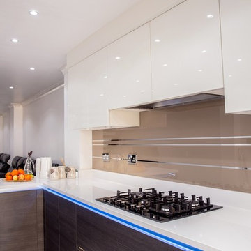 "MIRROR STRIPES ON ANTELOPE COLOUR" glass kitchen splashback