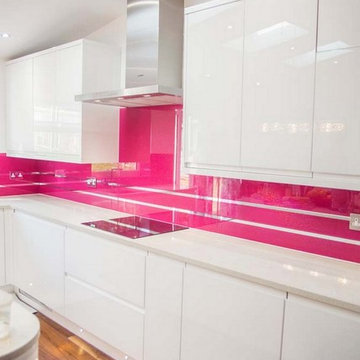 "MIRROR STRIPES- TELEMAGENTA" Glass Kitchen Splashback by CreoGlass Design