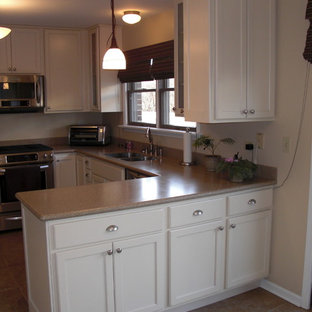 Design ideas for a small traditional u-shaped eat-in kitchen in Chicago with an undermount sink, white cabinets, granite benchtops, stainless steel appliances, ceramic floors, no island and shaker cabinets.
