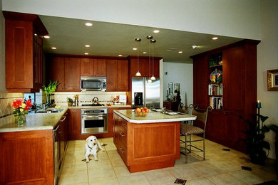 Transitional kitchen photo in Orange County