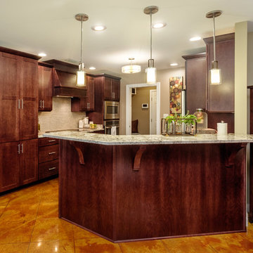 Mobile, Alabama kitchen features Integrity Cabinets