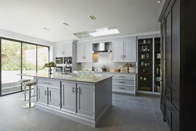 Traditional kitchen in London with an island.