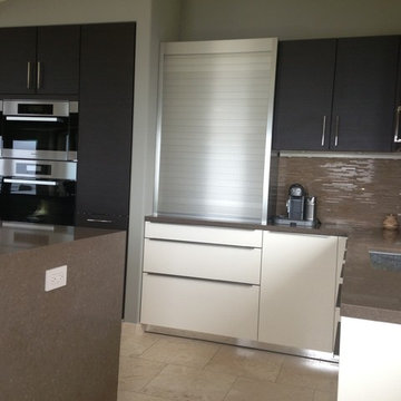 Modern 2-tone kitchen
