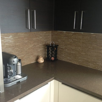 Modern 2-tone kitchen