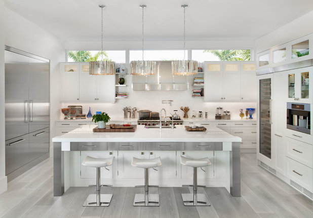 Beach Style Kitchen by MHK Architecture & Planning