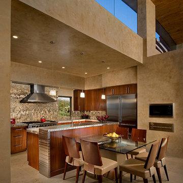 Modern Desert Classic Home: Kitchen