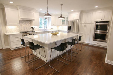 Example of a large minimalist l-shaped dark wood floor and brown floor eat-in kitchen design in New York with an undermount sink, shaker cabinets, white cabinets, quartzite countertops, gray backsplash, marble backsplash, stainless steel appliances and an island