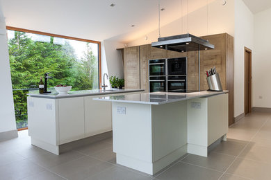 Photo of a contemporary kitchen in Oxfordshire.