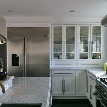 Modern Family Eat In Kitchen