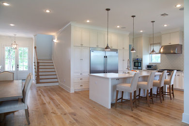 Example of a farmhouse kitchen design in New Orleans
