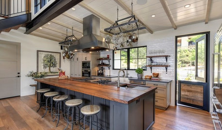 Trending: 13 Warm, Inviting Kitchens You’d Want to Wake Up To