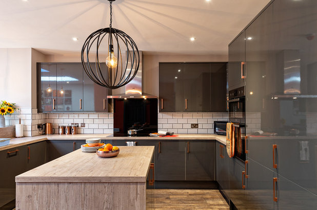 Contemporary Kitchen by Flippa Interiors Ltd