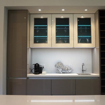 Modern high-gloss lacquered bar/beverage/coffee area