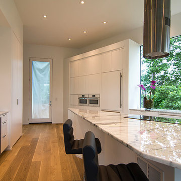 Modern High Gloss White Kitchen