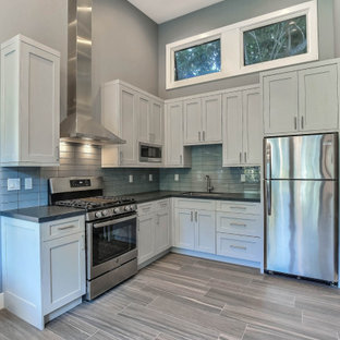 75 Beautiful Small Kitchen With Black Countertops Pictures Ideas August 2021 Houzz